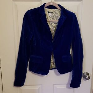 Blue velvet blazer with hook and eye closure